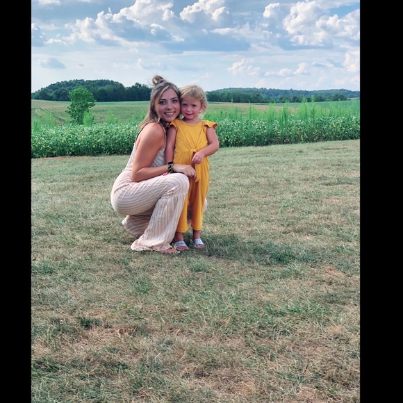 Meet your Posher, Elizabeth🦋 - Picture 1 of 3